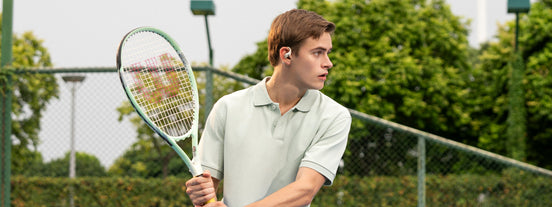 Ace Your Game: Waarom open-ear hoofdtelefoons de beste tennishoofdtelefoons voor 2026 zijn